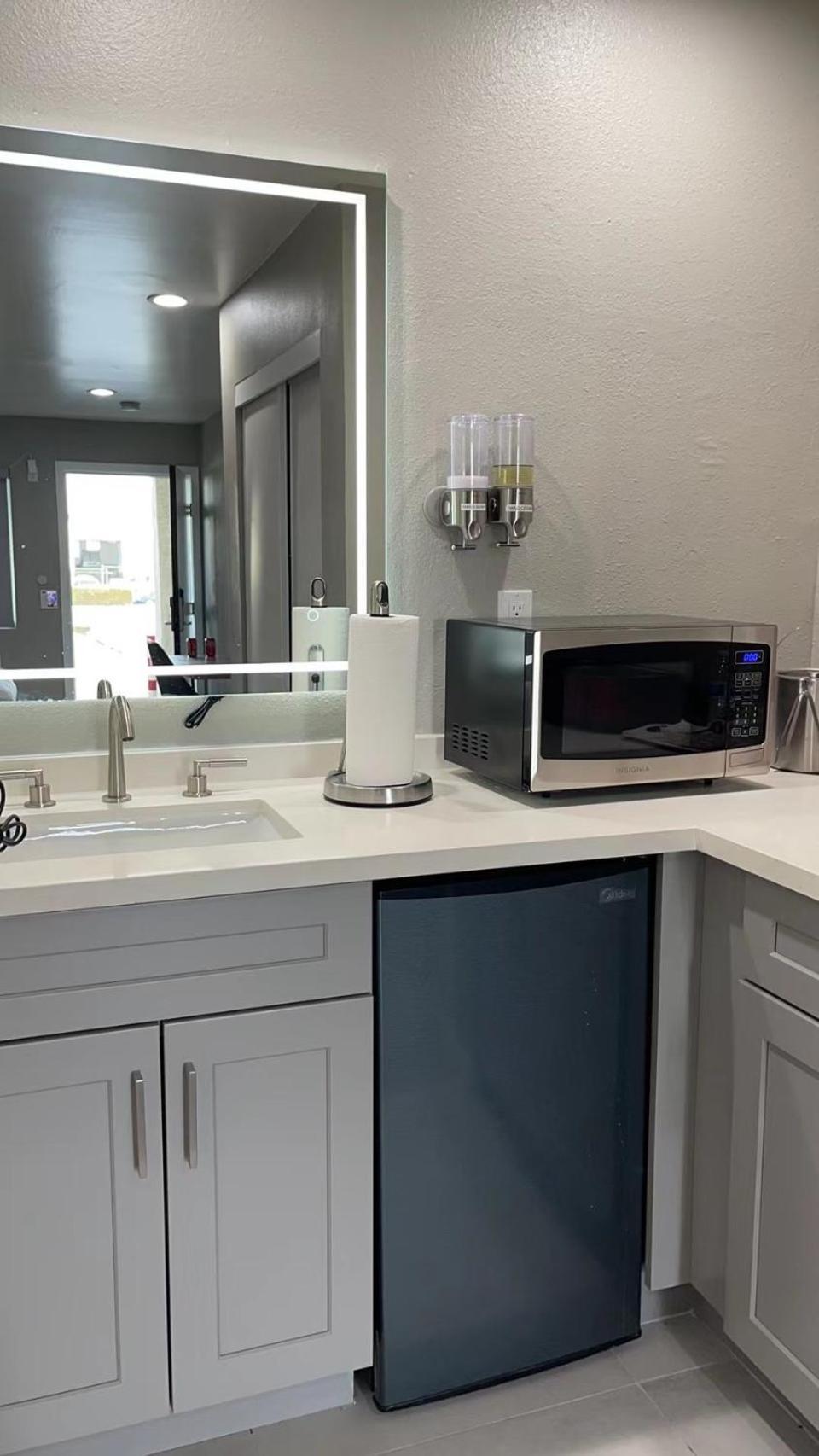 Omeo Suites Alhambra Rum bild